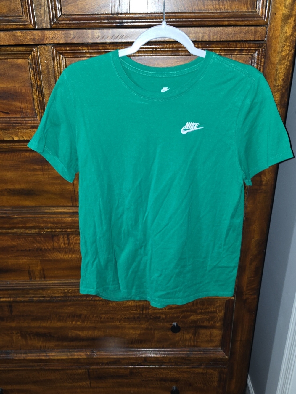 NIKE- The NIKE tee!! Sz Medium, Green And White! - Picture 2 of 5